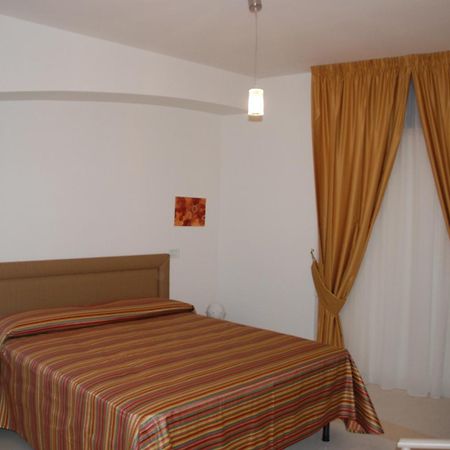 Albergo Le Dodici Lune Montecorvino Rovella Номер фото