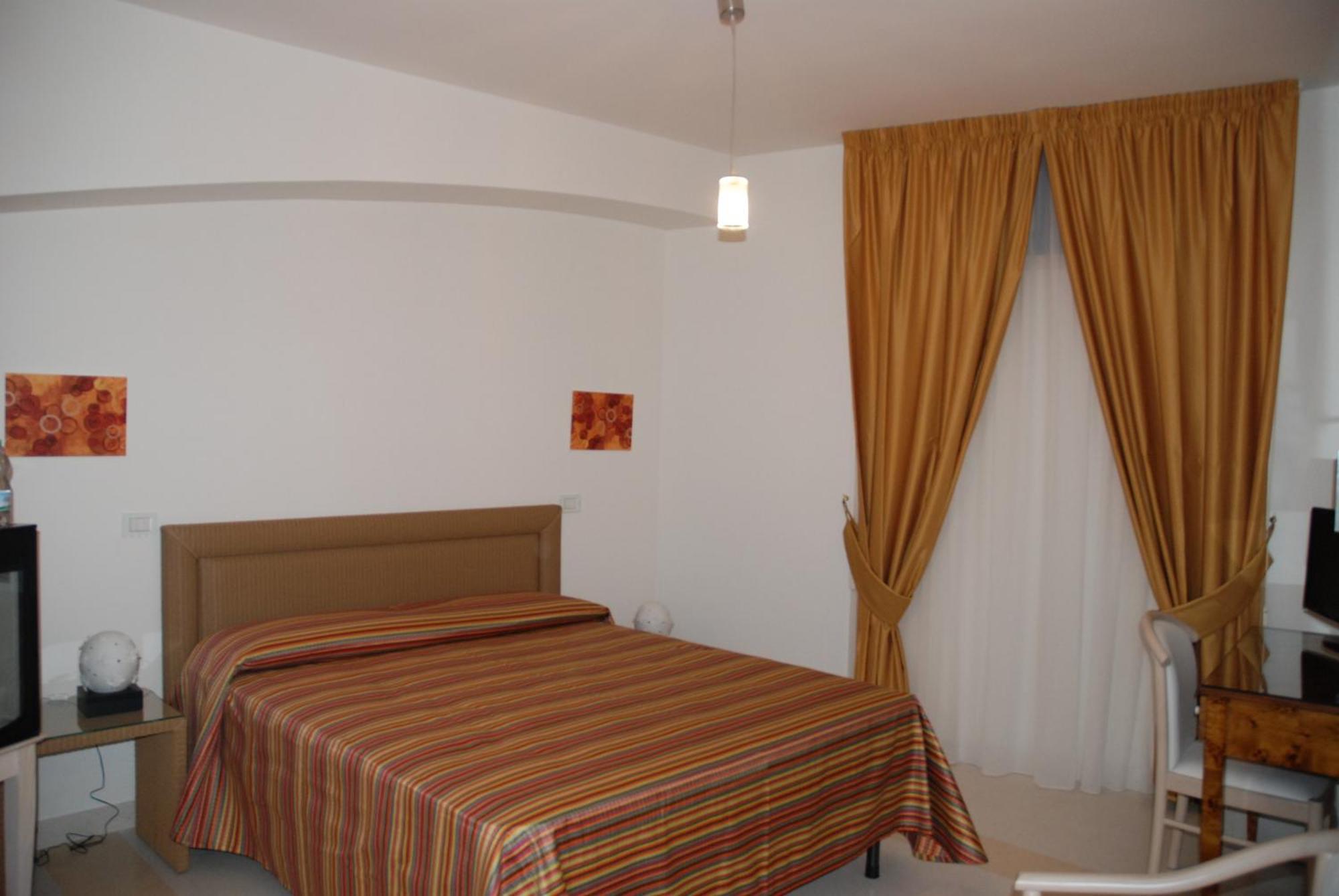 Albergo Le Dodici Lune Montecorvino Rovella Номер фото