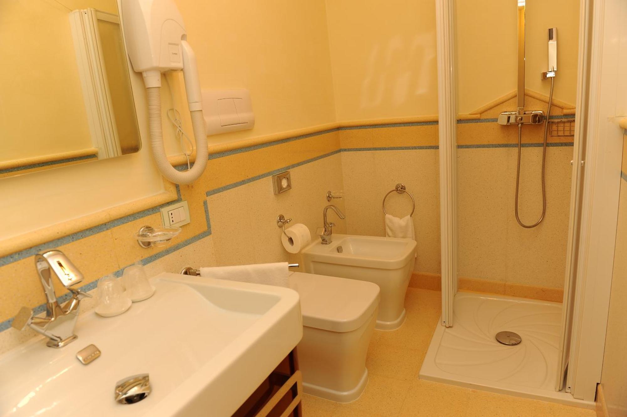Albergo Le Dodici Lune Montecorvino Rovella Номер фото