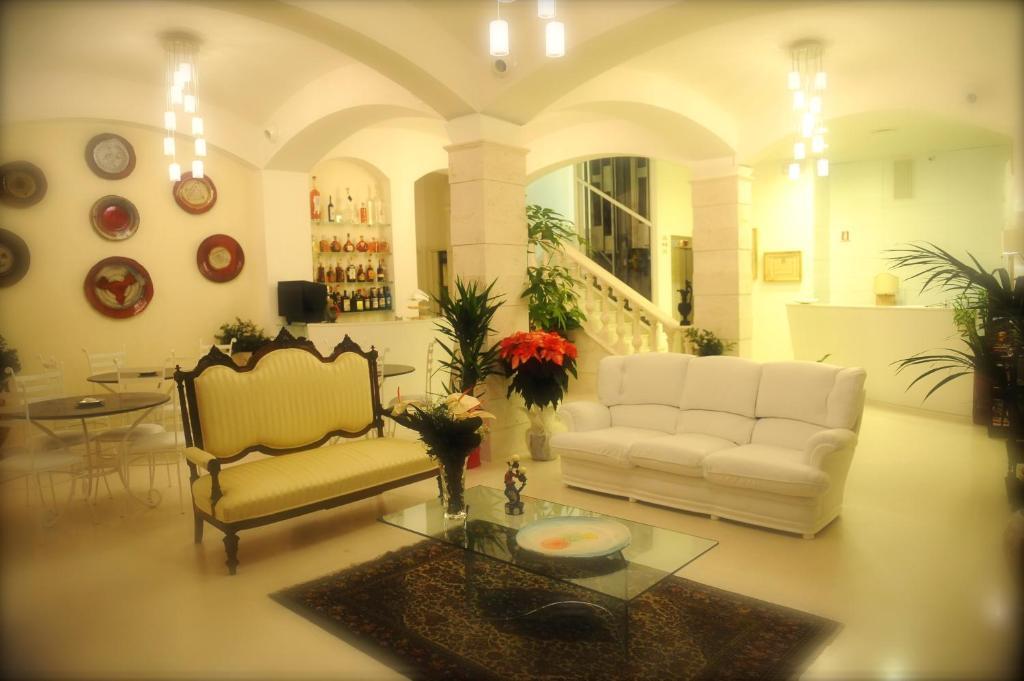 Albergo Le Dodici Lune Montecorvino Rovella Екстер'єр фото
